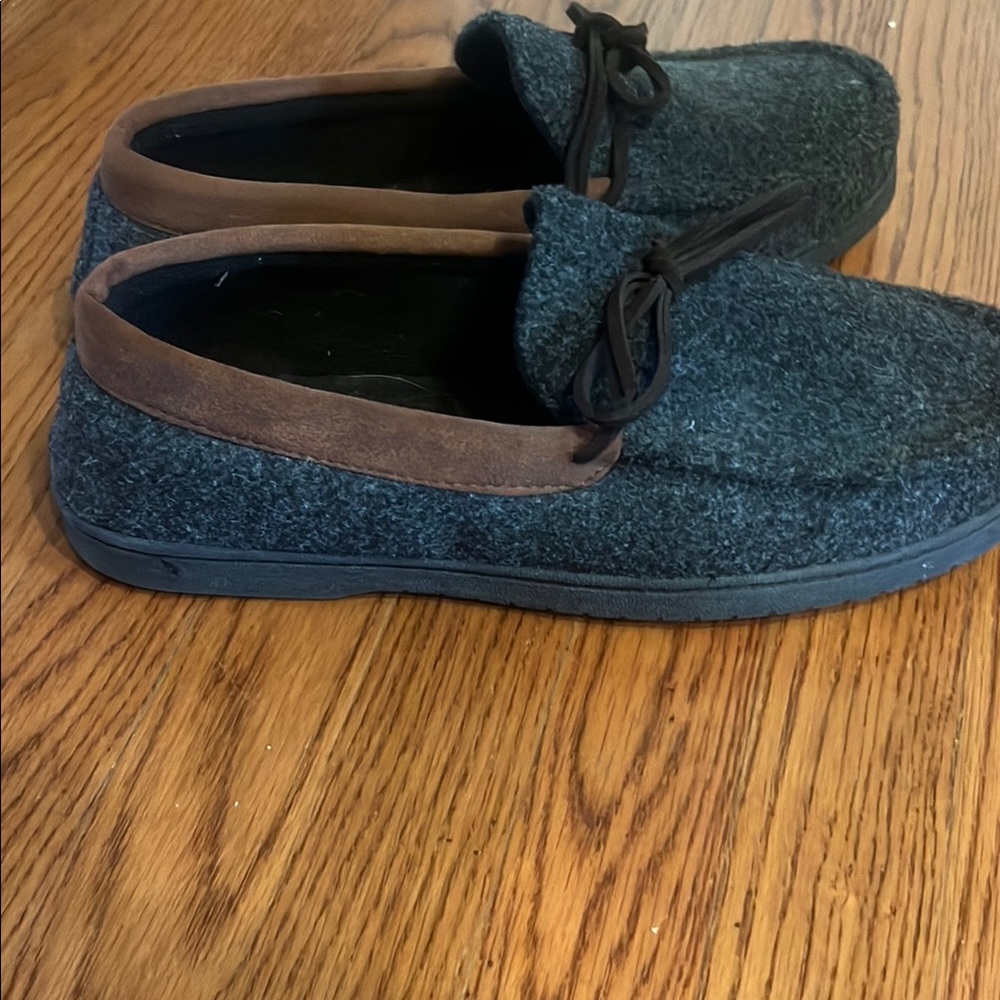 Dluxe by Dearfoams Men's Grayish Blue and Brown Shoes - Picture 5 of 5